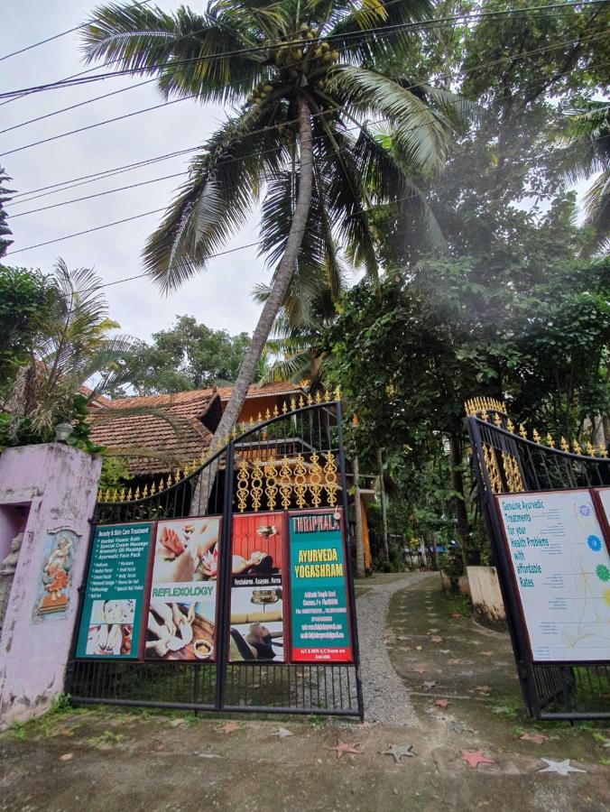 Thriphala Ayurveda Yogashram Apartman Thiruvananthapuram Kültér fotó
